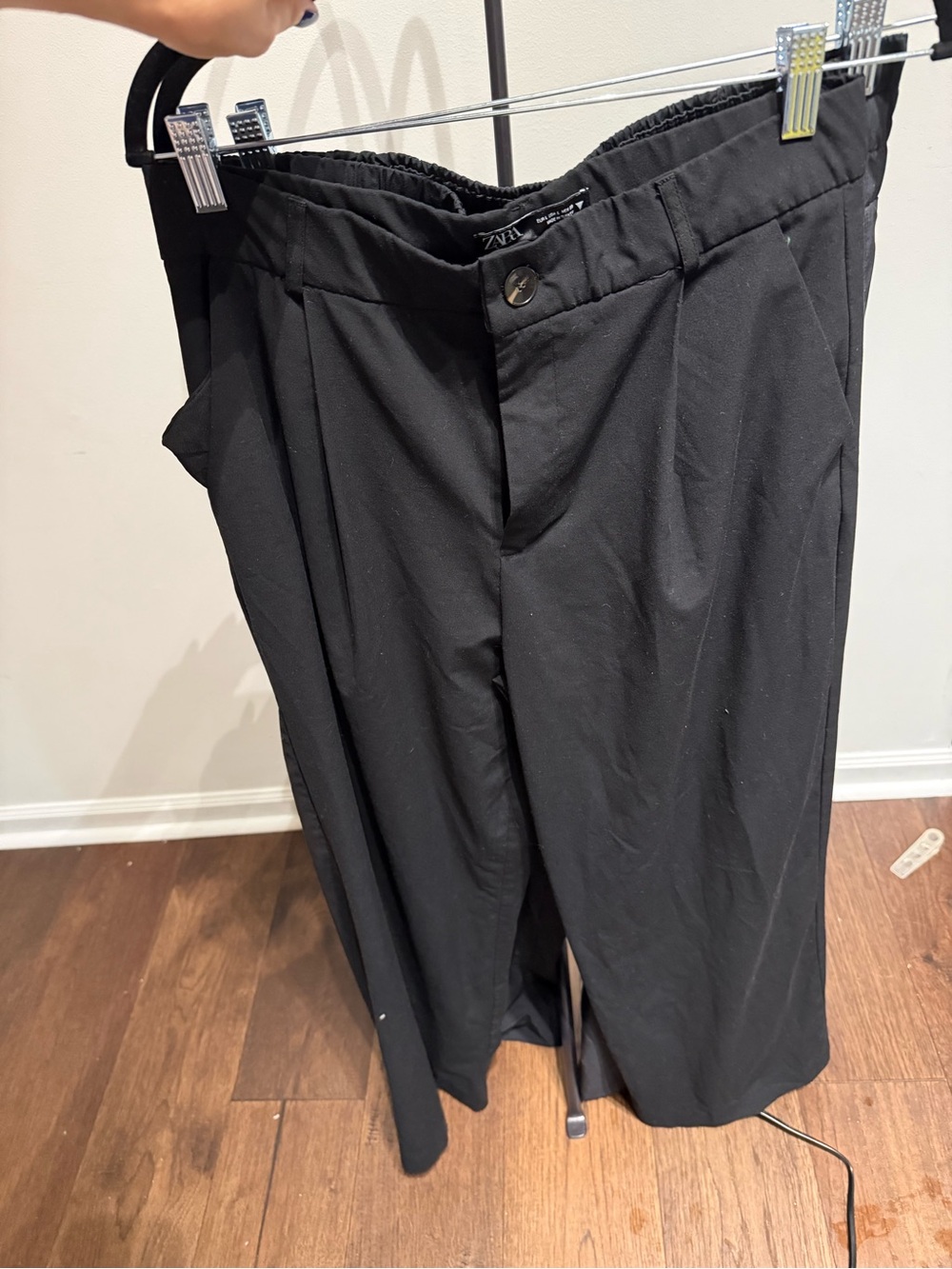 Zara Black Wide-Leg Pleated Trousers